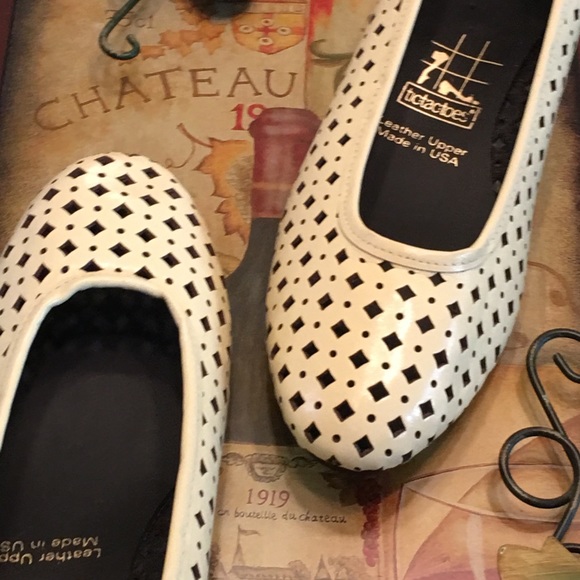 Yellow Leather Flats Slip On Almond Toe New Wide - Picture 12 of 16